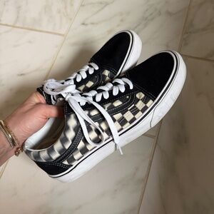 Vans- Mens 9.5, Women's 11